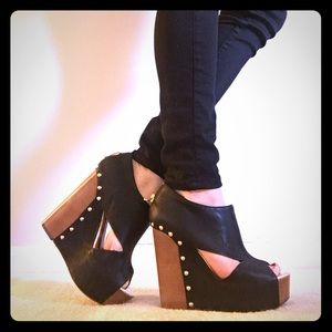 Chinese Laundry Platform Wedge Leather Heel